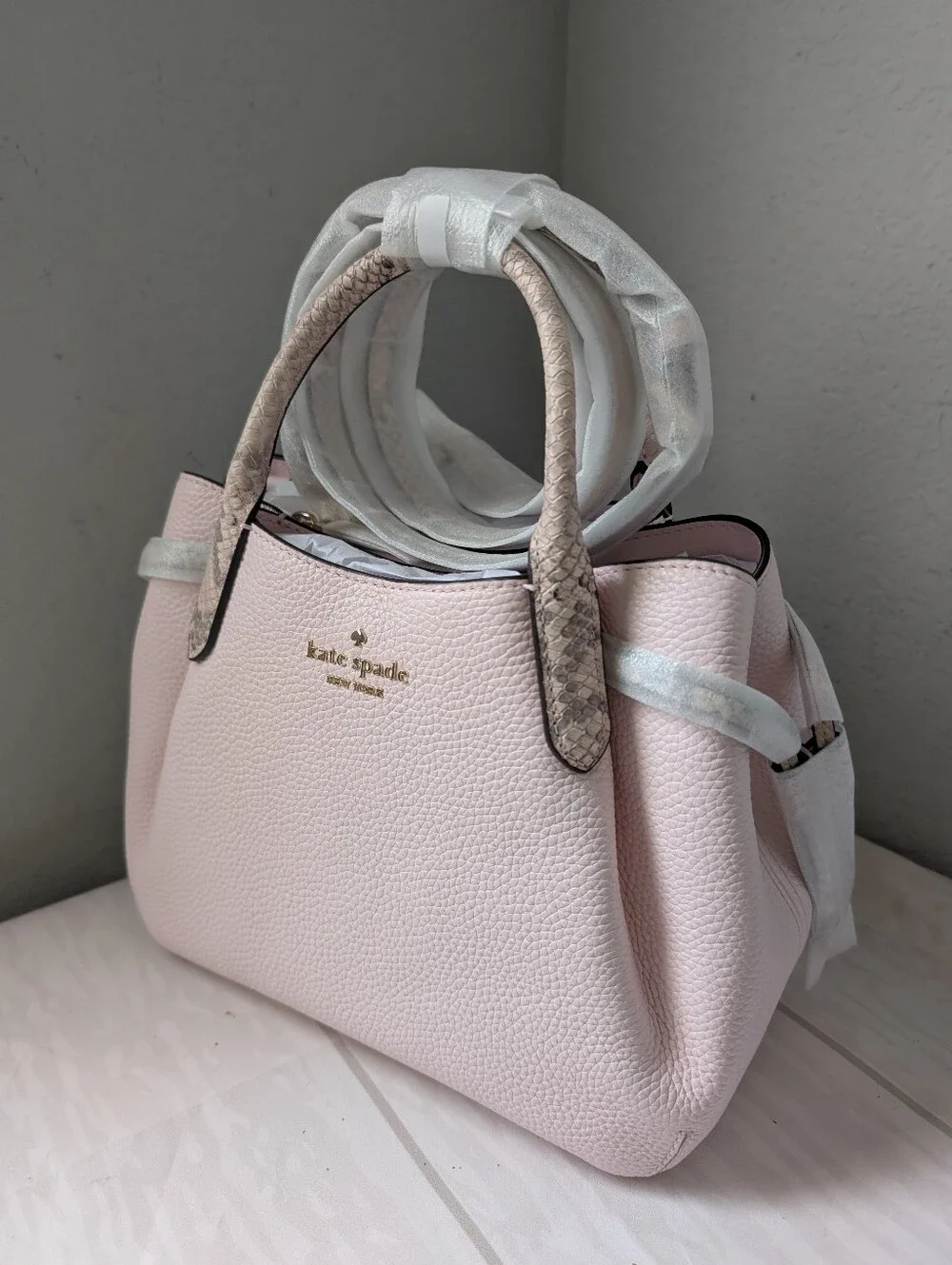 NWT Kate Spade KK095 Dumpling Snake Embossed Small Satchel in Shimmer Pink Multi - Picture 2 of 5